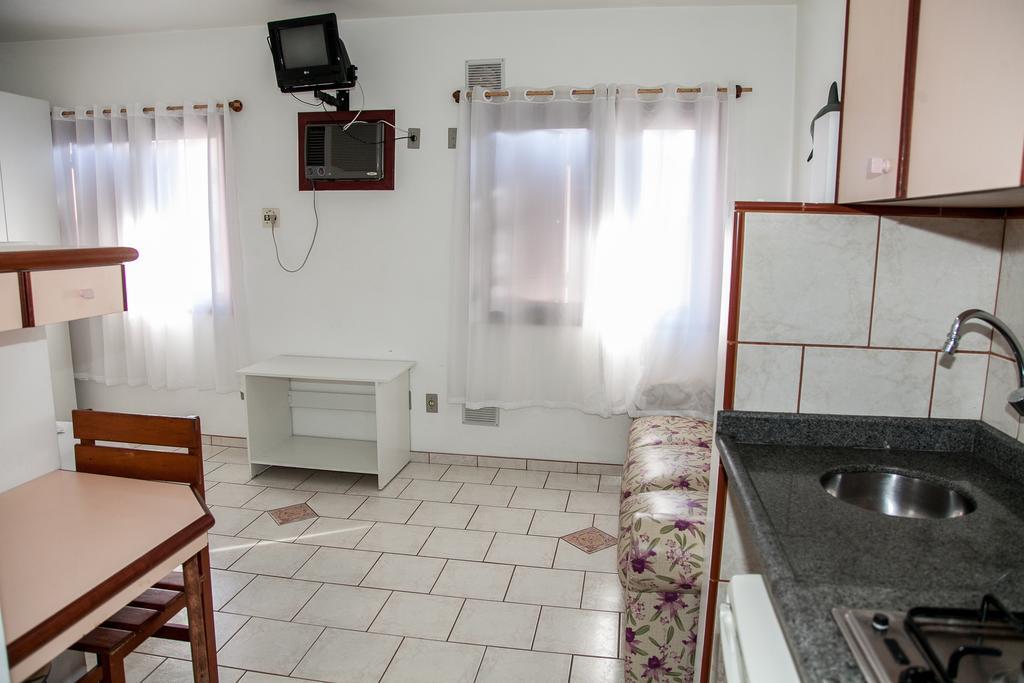 Residencial Ilha Dourada Hotel Governador Celso Ramos Ruang foto